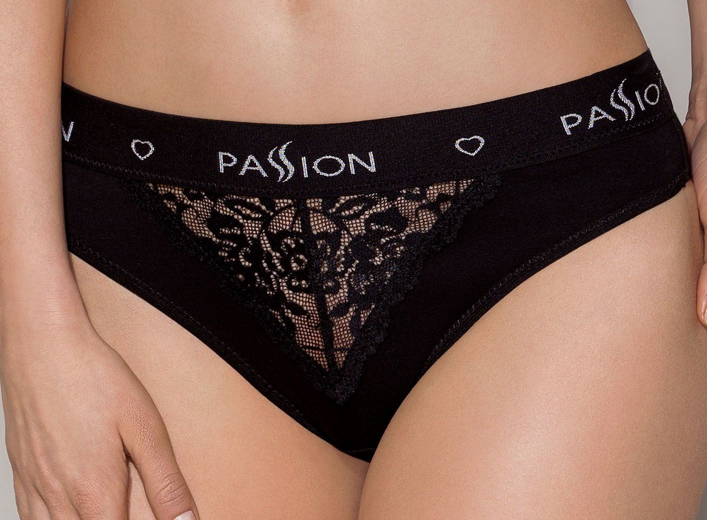 Трусики з широкою гумкою і мереживом Passion PS001 PANTIES black, size XL